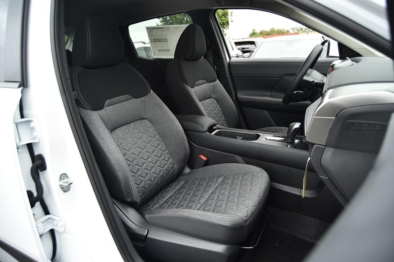 Nissan Kicks Vehicle Full-screen Gallery Image 22