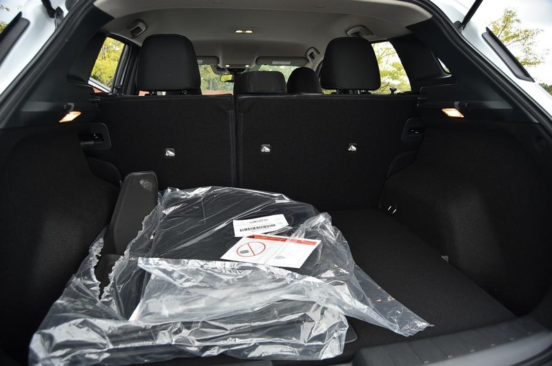 Nissan Kicks Vehicle Full-screen Gallery Image 24