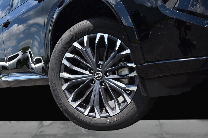 Nissan Rogue Vehicle Image 03