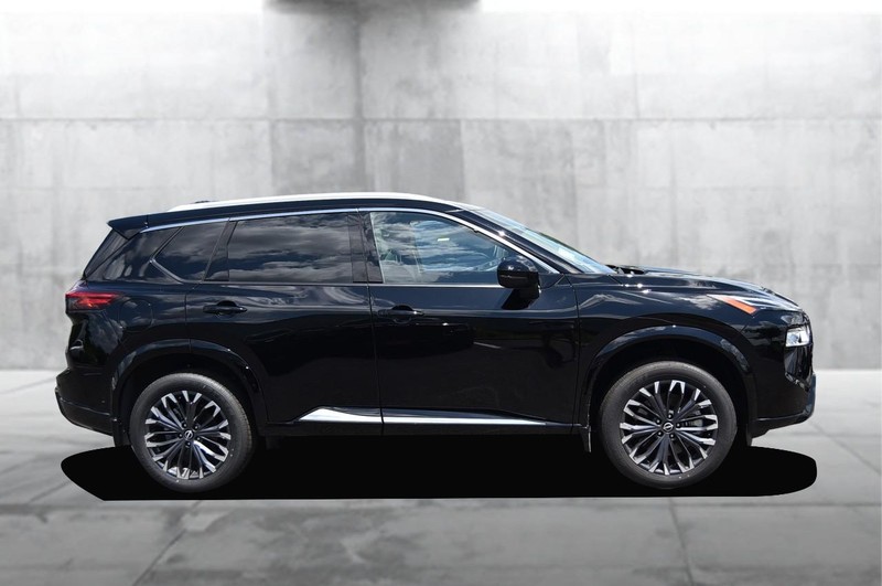 Nissan Rogue Vehicle Image 05