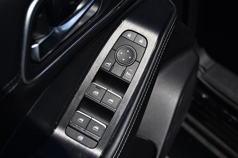 Nissan Rogue Vehicle Image 09