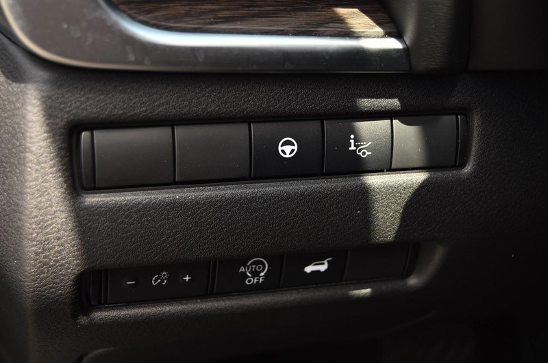 Nissan Rogue Vehicle Image 12