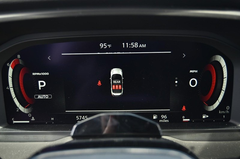 Nissan Rogue Vehicle Image 13