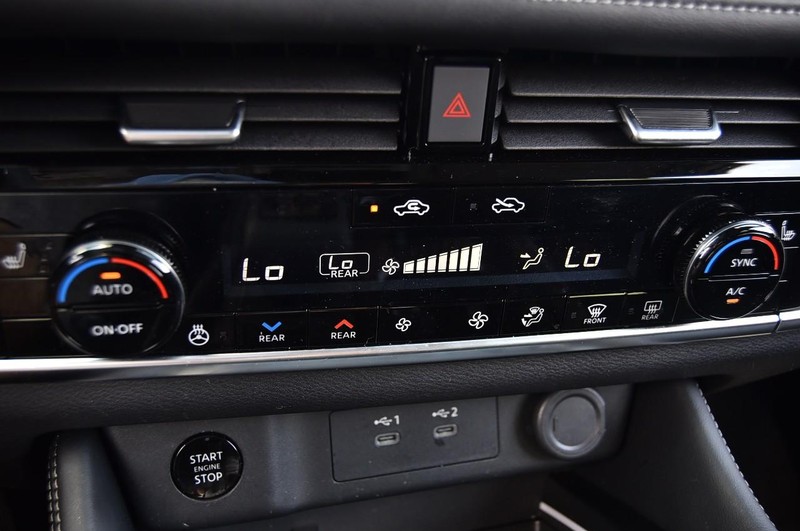 Nissan Rogue Vehicle Image 19