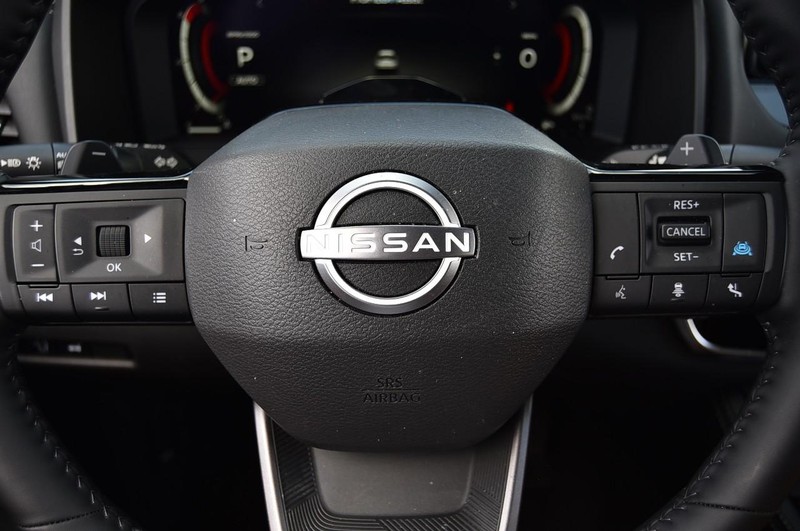 Nissan Rogue Vehicle Image 22