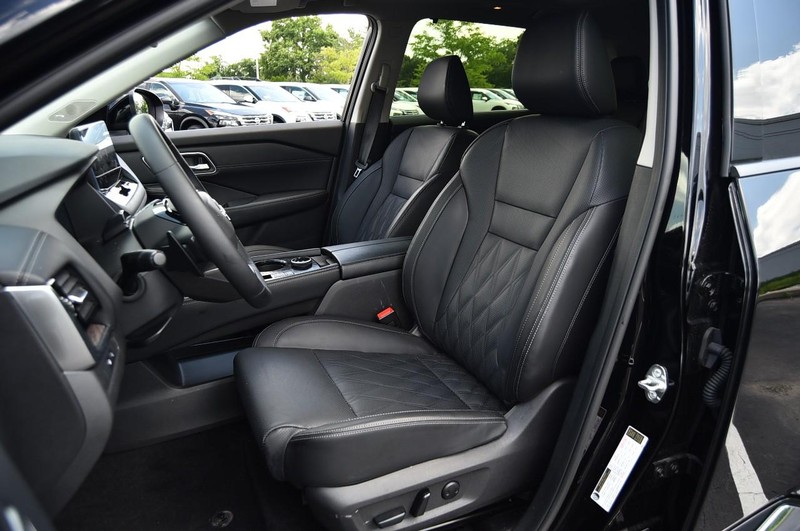 Nissan Rogue Vehicle Image 23