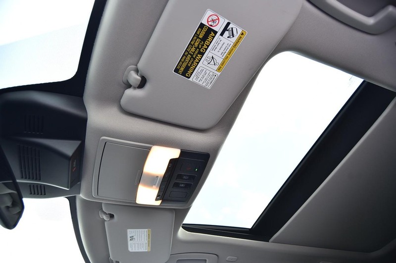 Nissan Rogue Vehicle Image 25
