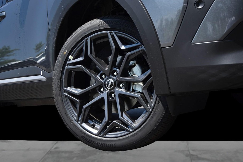 Nissan Kicks Vehicle Image 03