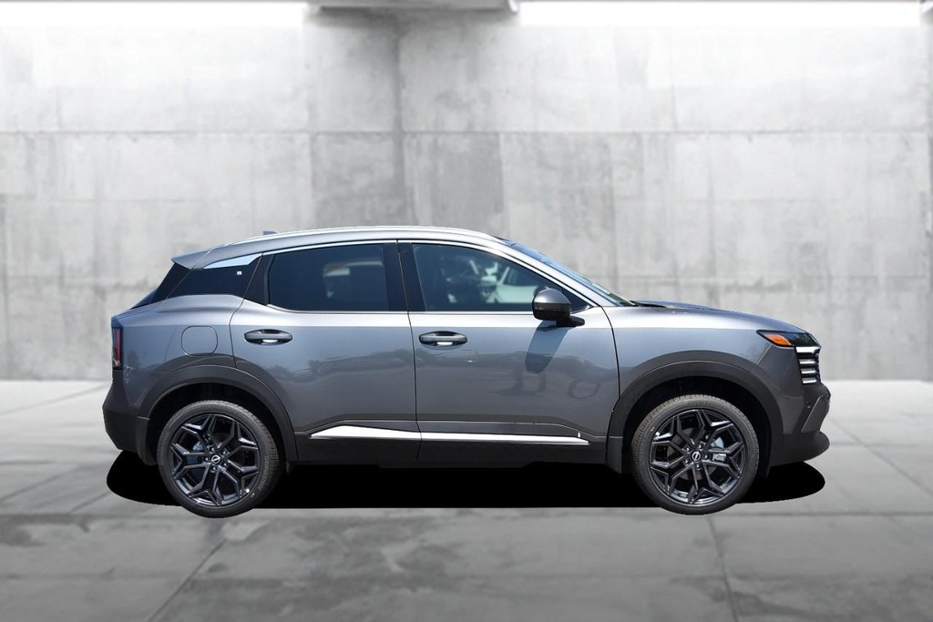 Nissan Kicks Vehicle Image 05