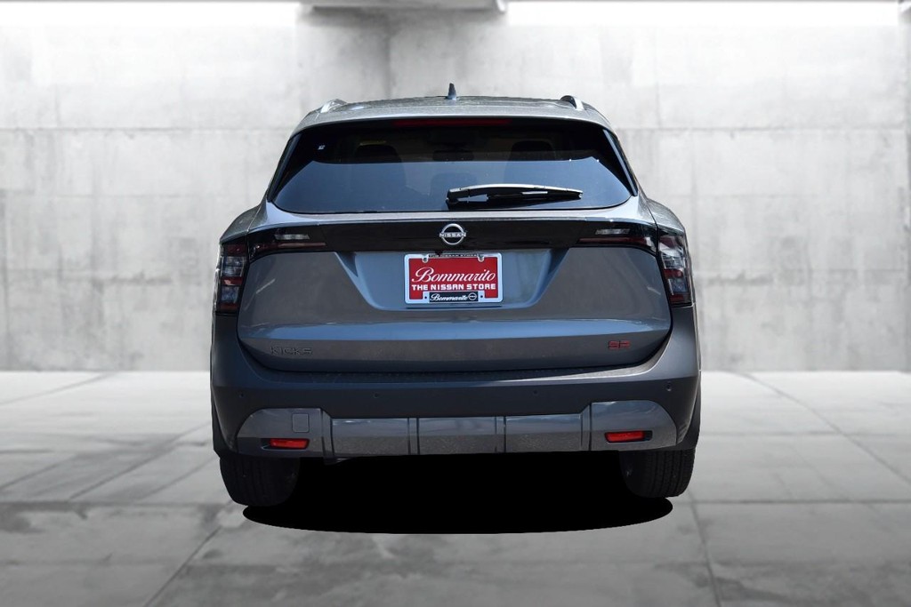 Nissan Kicks Vehicle Image 06