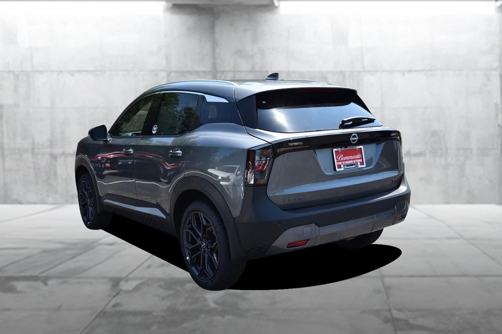 Nissan Kicks Vehicle Image 07