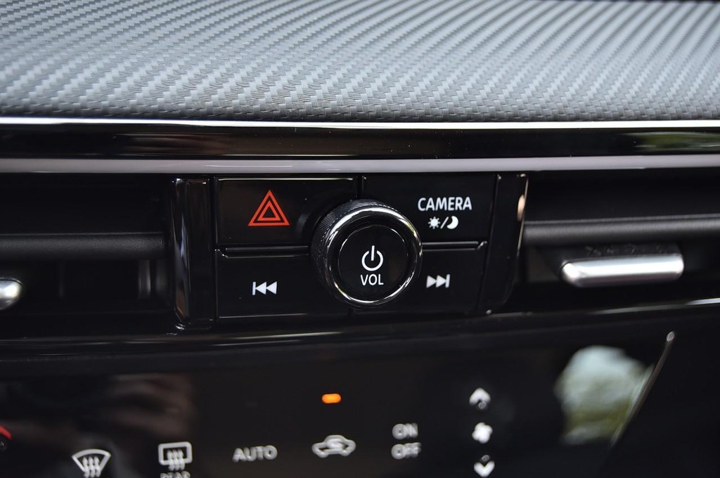 Nissan Kicks Vehicle Image 16