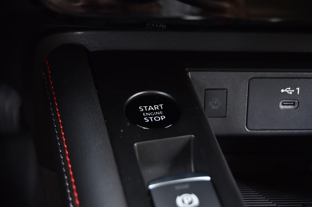 Nissan Kicks Vehicle Image 19