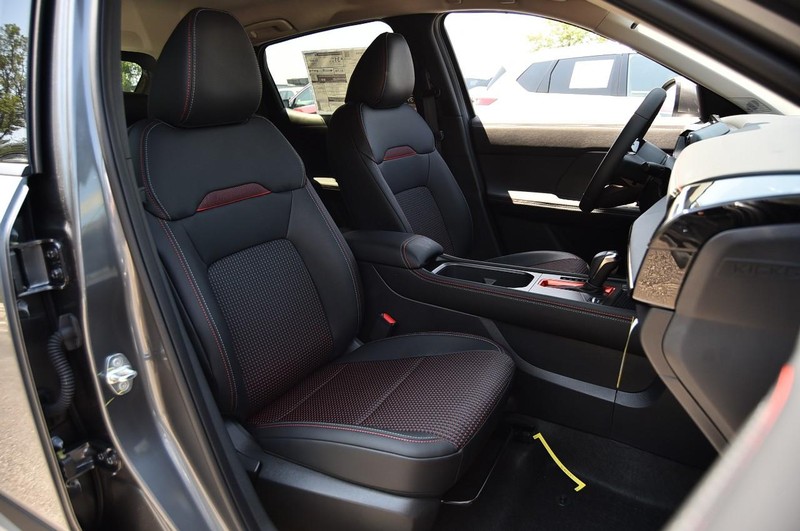 Nissan Kicks Vehicle Image 23