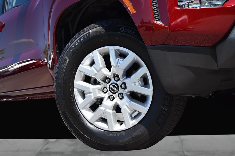 Nissan Frontier Vehicle Image 03