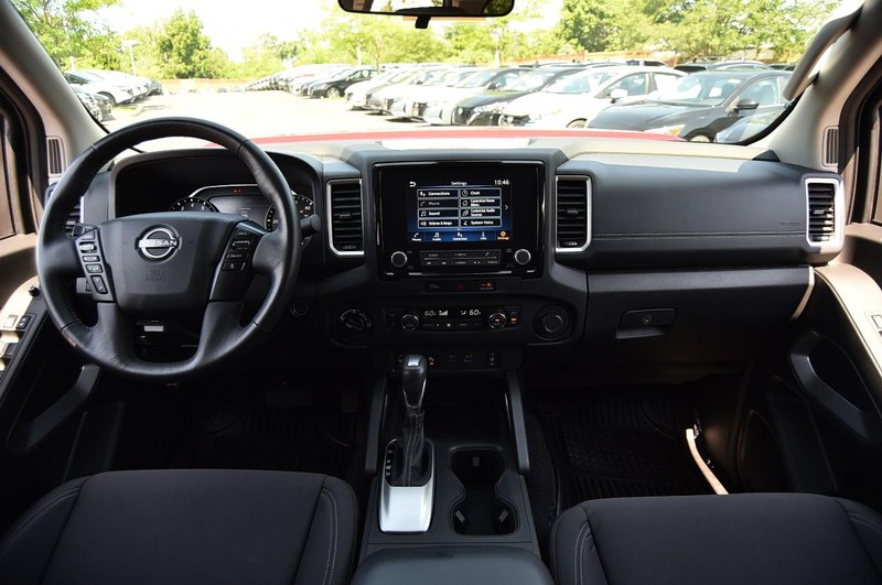 Nissan Frontier Vehicle Image 09