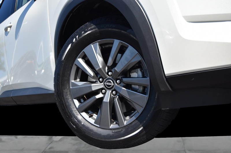 Nissan Pathfinder Vehicle Image 03