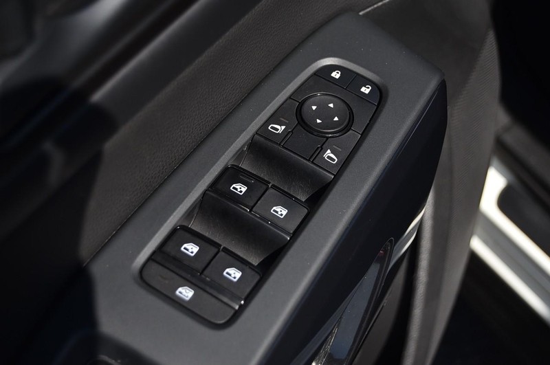 Nissan Pathfinder Vehicle Image 09