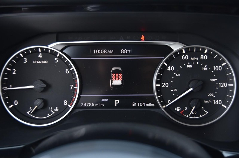 Nissan Pathfinder Vehicle Image 12