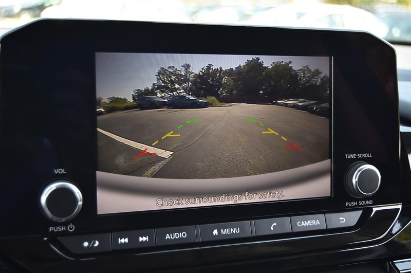 Nissan Pathfinder Vehicle Image 13