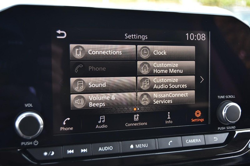 Nissan Pathfinder Vehicle Image 14