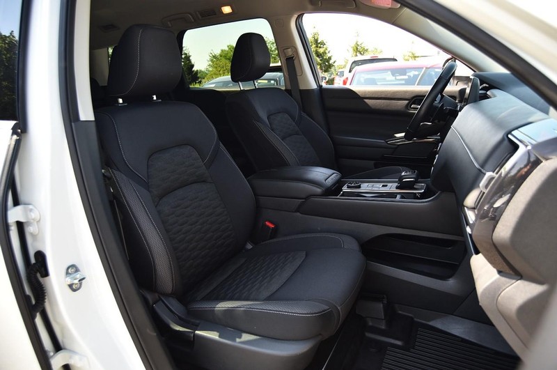 Nissan Pathfinder Vehicle Image 21