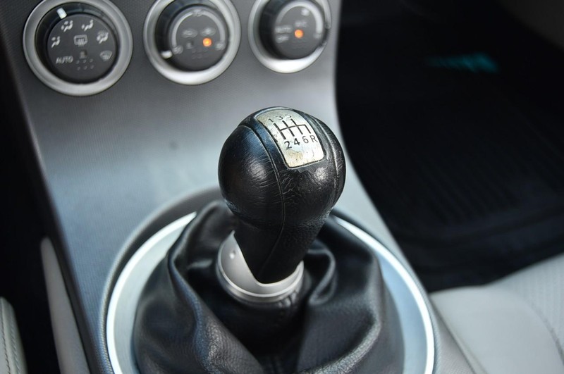 Nissan 350Z Vehicle Image 15