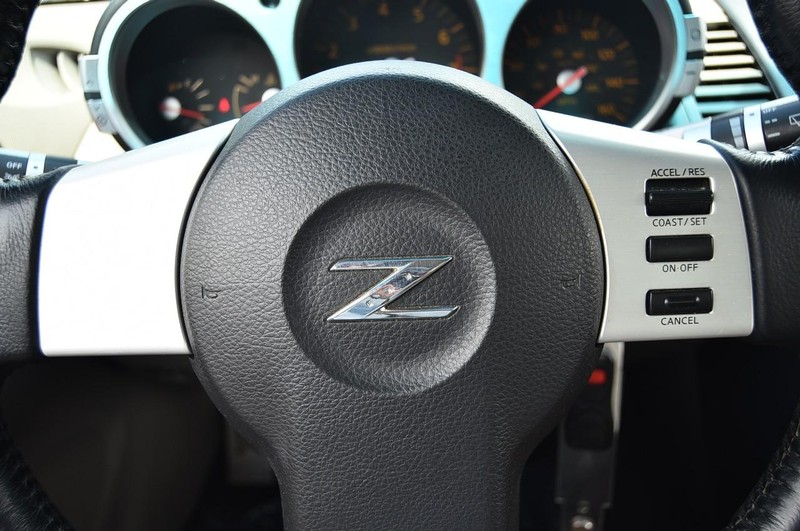Nissan 350Z Vehicle Image 17