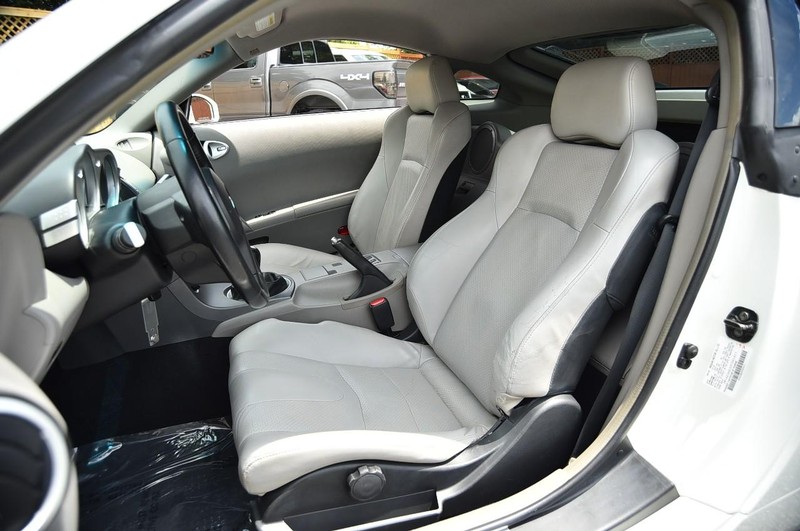 Nissan 350Z Vehicle Image 18