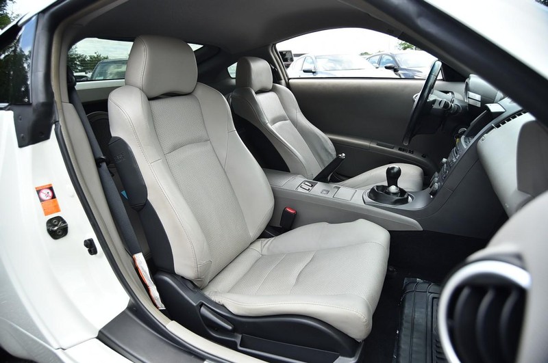 Nissan 350Z Vehicle Image 19