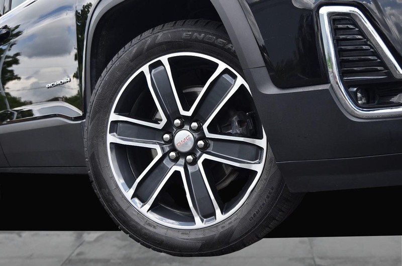 GMC Acadia Vehicle Image 03