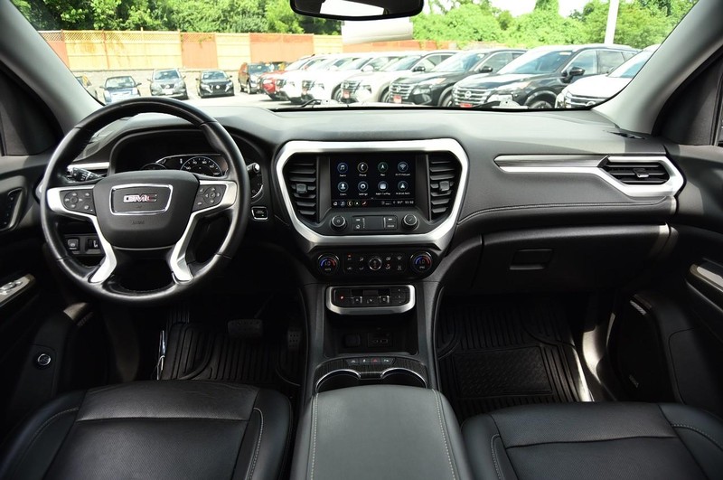 GMC Acadia Vehicle Image 08