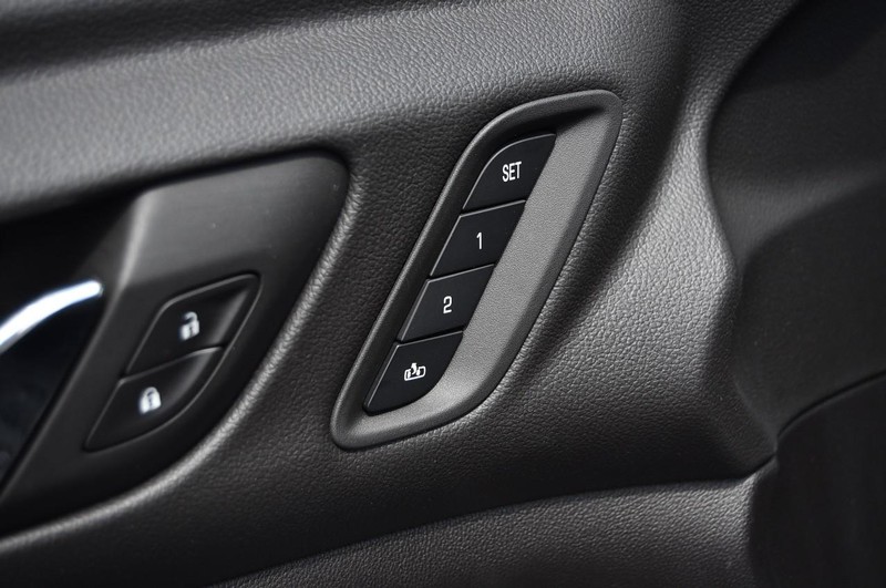 GMC Acadia Vehicle Image 12