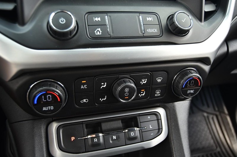 GMC Acadia Vehicle Image 18