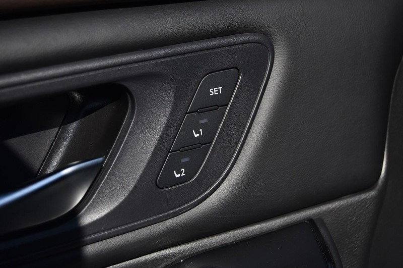 Nissan Rogue Vehicle Image 10