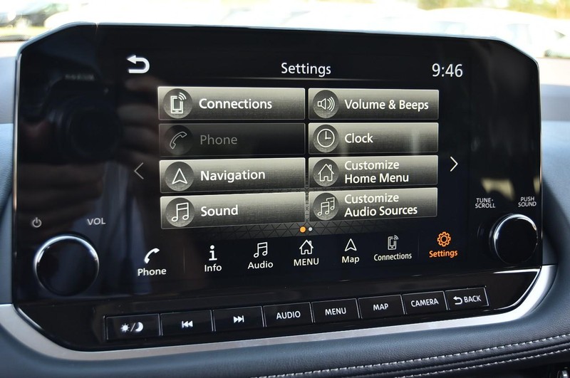 Nissan Rogue Vehicle Image 15
