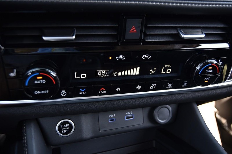 Nissan Rogue Vehicle Image 18