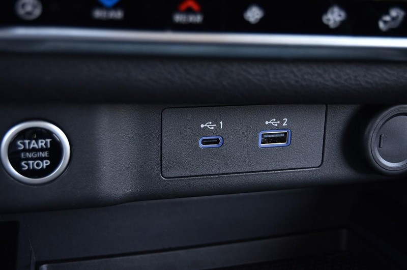 Nissan Rogue Vehicle Image 19