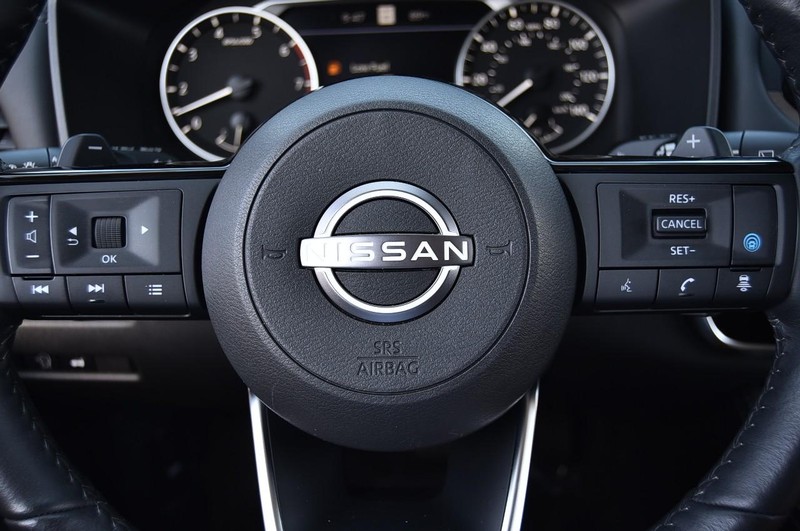 Nissan Rogue Vehicle Image 21