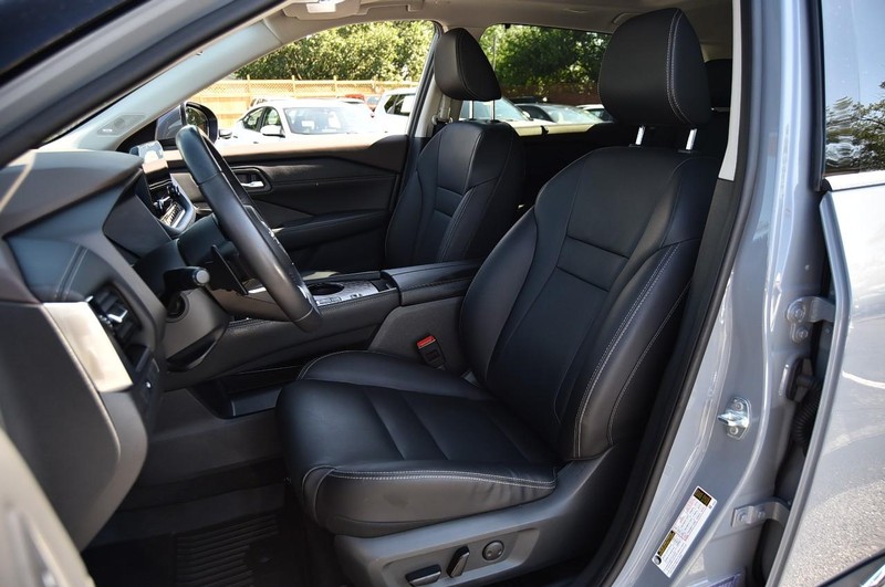 Nissan Rogue Vehicle Image 22