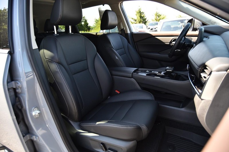 Nissan Rogue Vehicle Image 23
