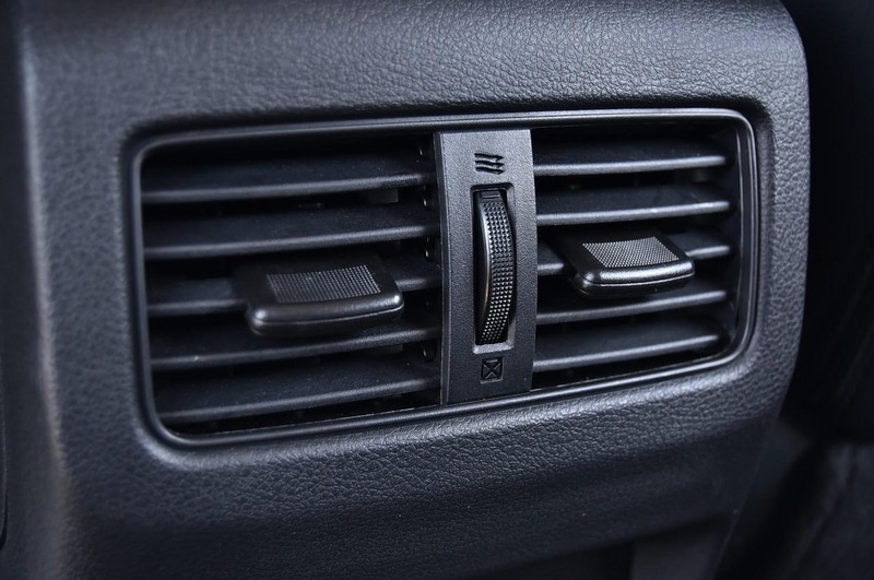 Nissan Rogue Vehicle Image 26