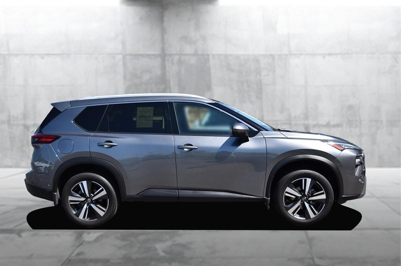 Nissan Rogue Vehicle Image 05