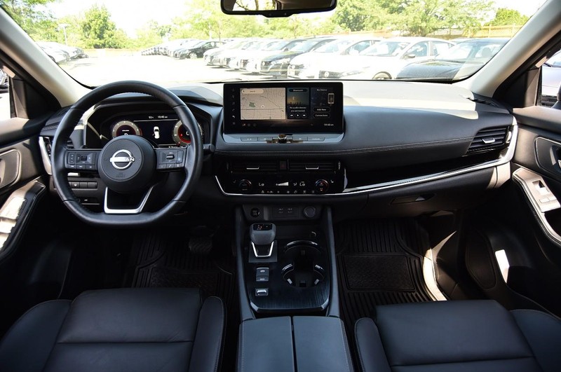 Nissan Rogue Vehicle Image 08