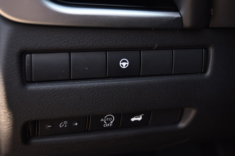 Nissan Rogue Vehicle Image 11