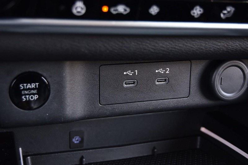 Nissan Rogue Vehicle Image 18