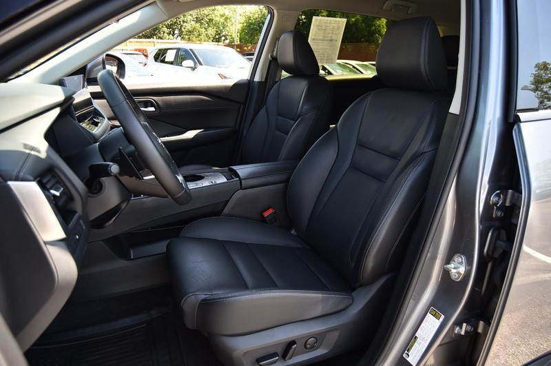 Nissan Rogue Vehicle Image 21