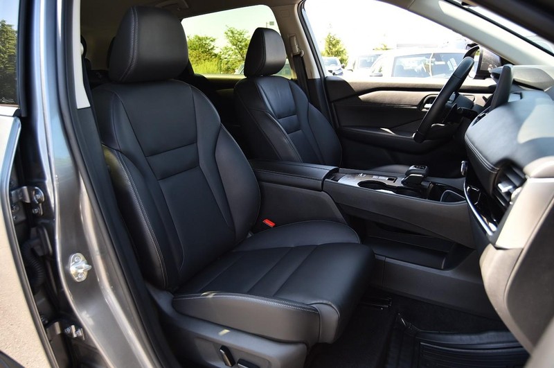 Nissan Rogue Vehicle Image 22