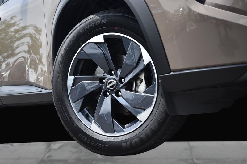 Nissan Rogue Vehicle Image 03