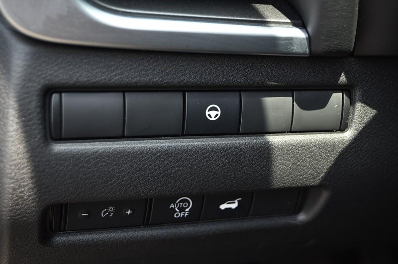 Nissan Rogue Vehicle Image 11